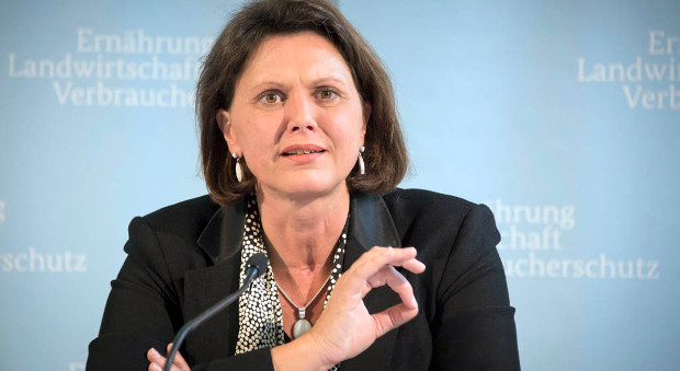 Bundesministerin Ilse Aigner auf einer Pressekonferenz 2012.
