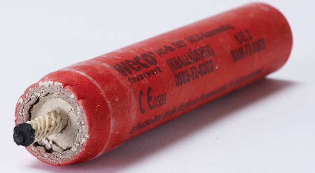 Macht ordentlich Krach: der Silvesterknaller "Kanonenschlag" der Firma Weco.