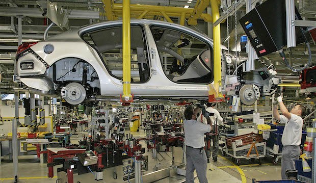 Opel-Produktion: Im April brachten die Rüsselsheimer rund acht Prozent mehr Autos auf die Straße - gleichzeitig brachen die Zahlen der Konzernschwester Chevrolet ein