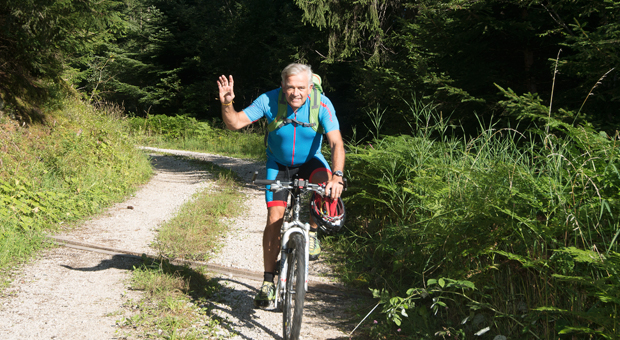 Bei Salewa gilt das Prinzip "Management and Mountain". In Letzterem findet man Firmenpräsident Heiner Oberrauch vorzugsweise - bei Bergtouren auf dem Rad oder mit dem Kletterseil.