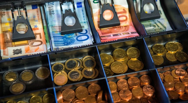 Die Bundesregierung erwägt für Barzahlungen ein Limit von 5000 Euro.