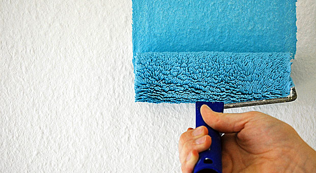 Plötzlich blau: Mitarbeiter tun sich oft schwer mit Veränderungen - vor allem, wenn es um mehr geht als um die Wandfarbe im Büro.