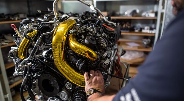 Goldenes Handwerk: Mechanisches Motortuning wird heute eher bei teuren High-End-Motoren betrieben.