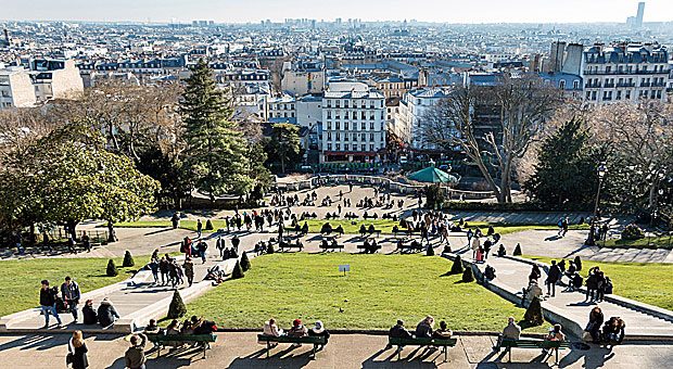 Vom Hügel Montmartre mit der Basilika Sacré-Coeur haben Paris-Besucher einen tollen und kostenlosen Ausblick auf die Stadt.