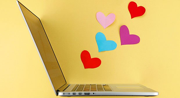 Wenn Vanessa Weber einen neuen Beitrag bei Facebook postet, steht der Computer nicht mehr still: Ihr Netzwerk reagiert mit Likes, Herzen und Kommentaren.