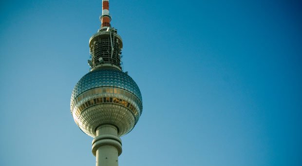 In Berlin steht nicht nur der berühmte Fernsehturm. In der Stadt sind auch viele Online-Experten ansässig - die in die Provinz zu locken, ist nicht einfach.