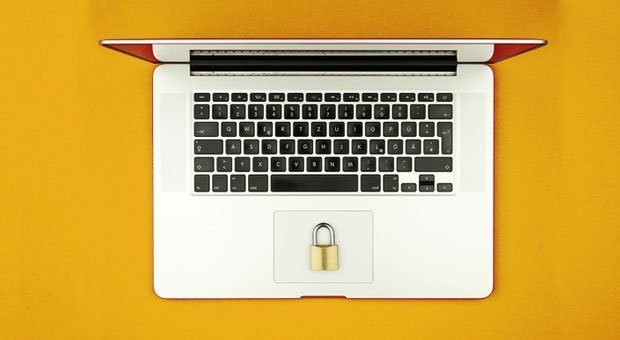 Bei "Bring your own Device" (BYOD) können Mitarbeiter ihren eigenen Laptop im Job nutzen. Das kann jedoch riskant für Unternehmen sein, wenn sie die Datenschutz-Grundverordnung (DSGVO)  nicht beachten.