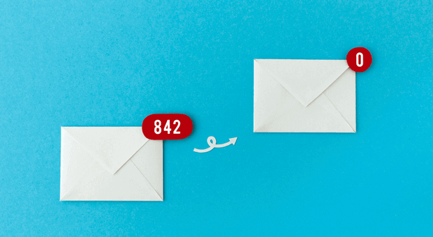 Nach dem Urlaub warten besonders viele E-Mails - so räumen Sie Ihr Postfach auf und kommen schnell auf null neue Nachrichten.