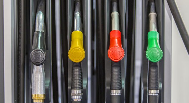 Zu Dieselkraftstoff gibt es Alternativen für Nutzfahrzeuge - nicht nur an herkömmlichen Zapfsäulen.