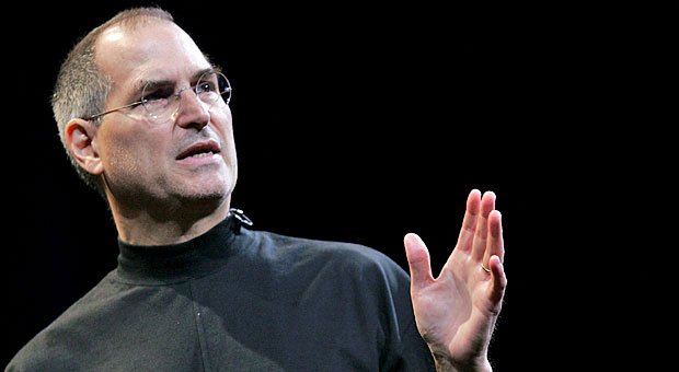 Steve Jobs' Präsentationen waren legendär. Nutzen Sie seine Techniken, um überzeugend zu präsentieren!