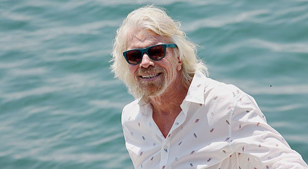 Er hat Zeit, am Meer die Sonne zu genießen: Richard Branson ist Profi in Sachen Delegieren.